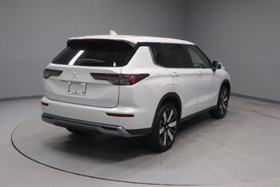 2026 Mitsubishi Outlander SE