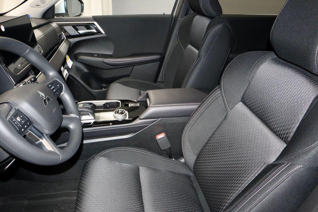 2026 Mitsubishi Outlander ES