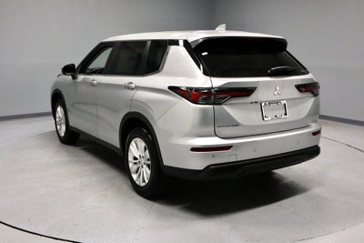 2026 Mitsubishi Outlander ES