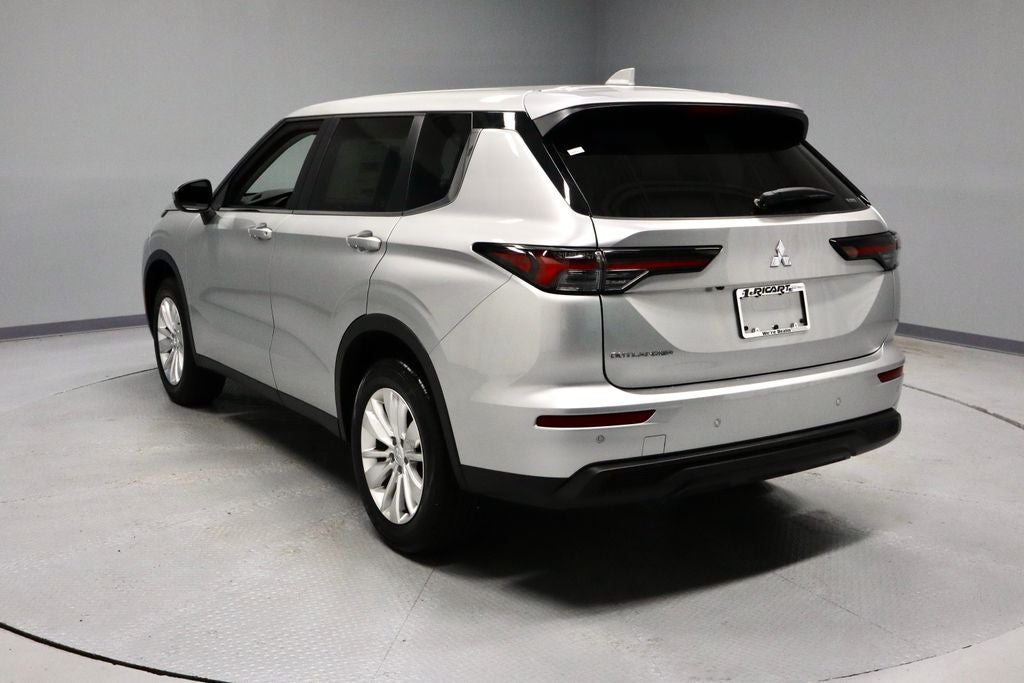 2026 Mitsubishi Outlander ES