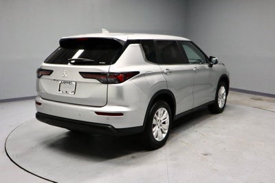 2026 Mitsubishi Outlander ES