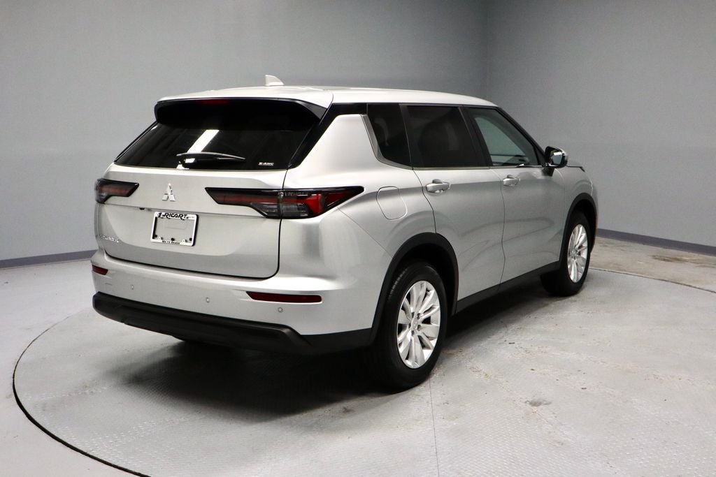 2026 Mitsubishi Outlander ES