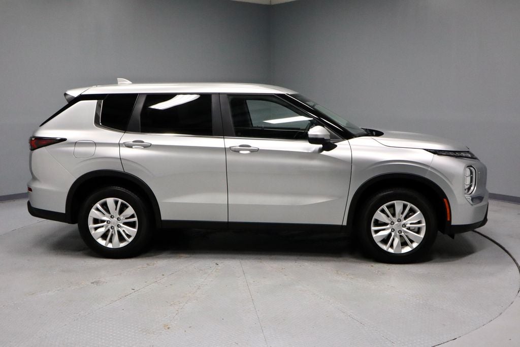 2026 Mitsubishi Outlander ES