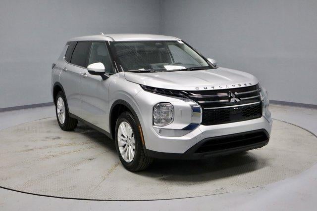 2026 Mitsubishi Outlander ES