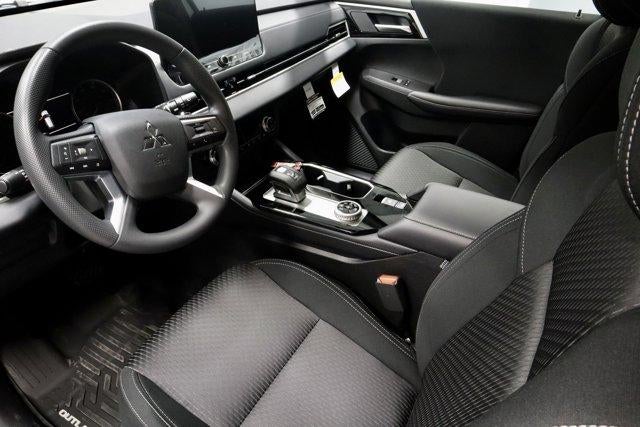 2026 Mitsubishi Outlander ES