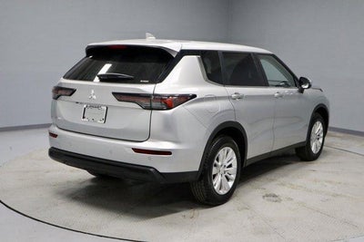 2026 Mitsubishi Outlander ES
