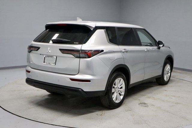 2026 Mitsubishi Outlander ES