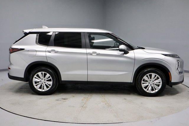 2026 Mitsubishi Outlander ES