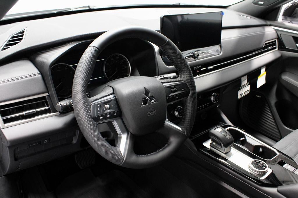 2026 Mitsubishi Outlander LE
