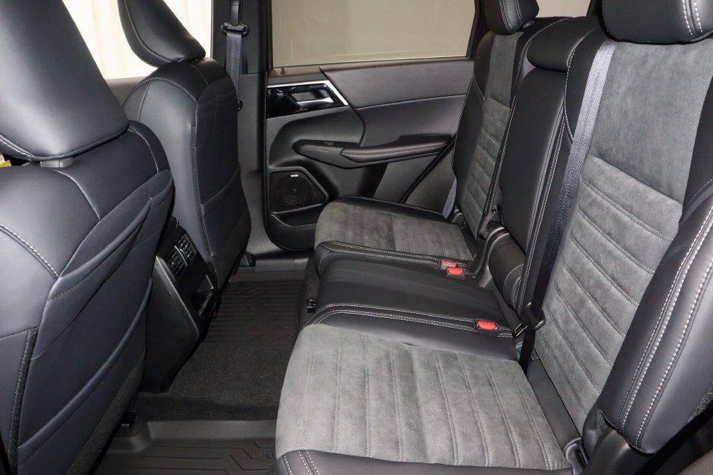 2026 Mitsubishi Outlander LE