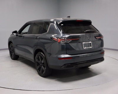 2026 Mitsubishi Outlander LE