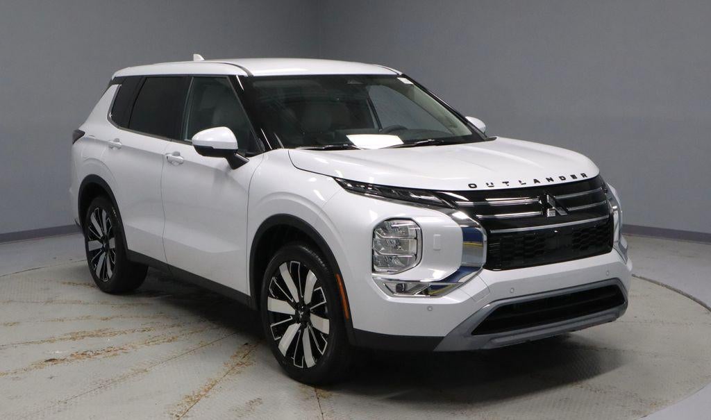 2026 Mitsubishi Outlander SE S-AWC's photo