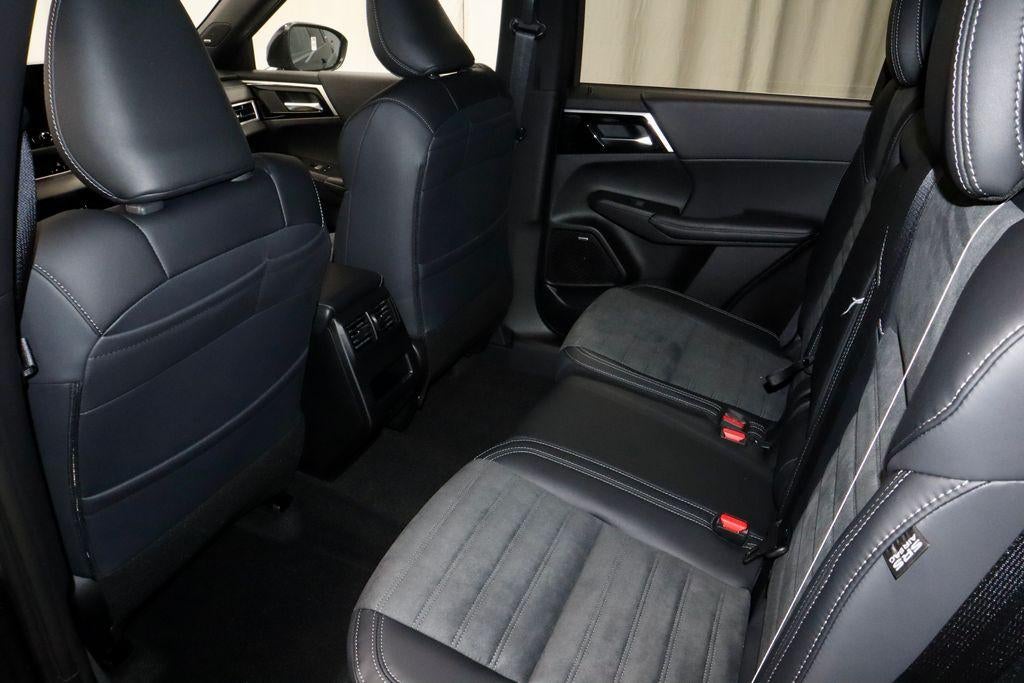 2026 Mitsubishi Outlander LE