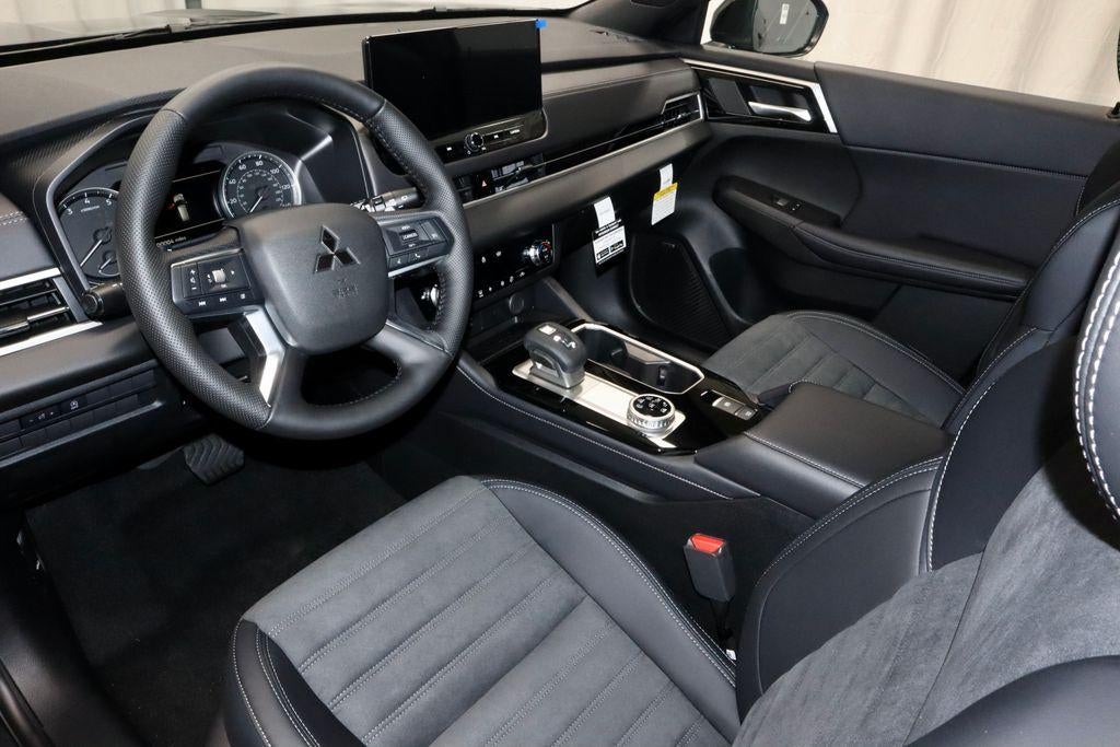 2026 Mitsubishi Outlander LE