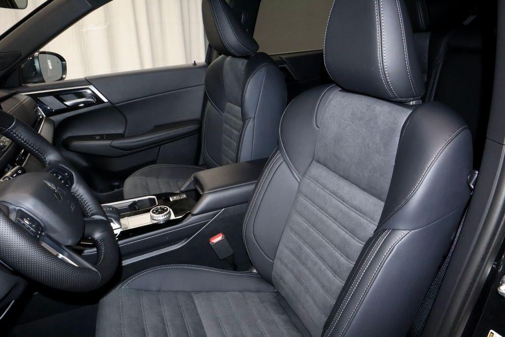 2026 Mitsubishi Outlander LE