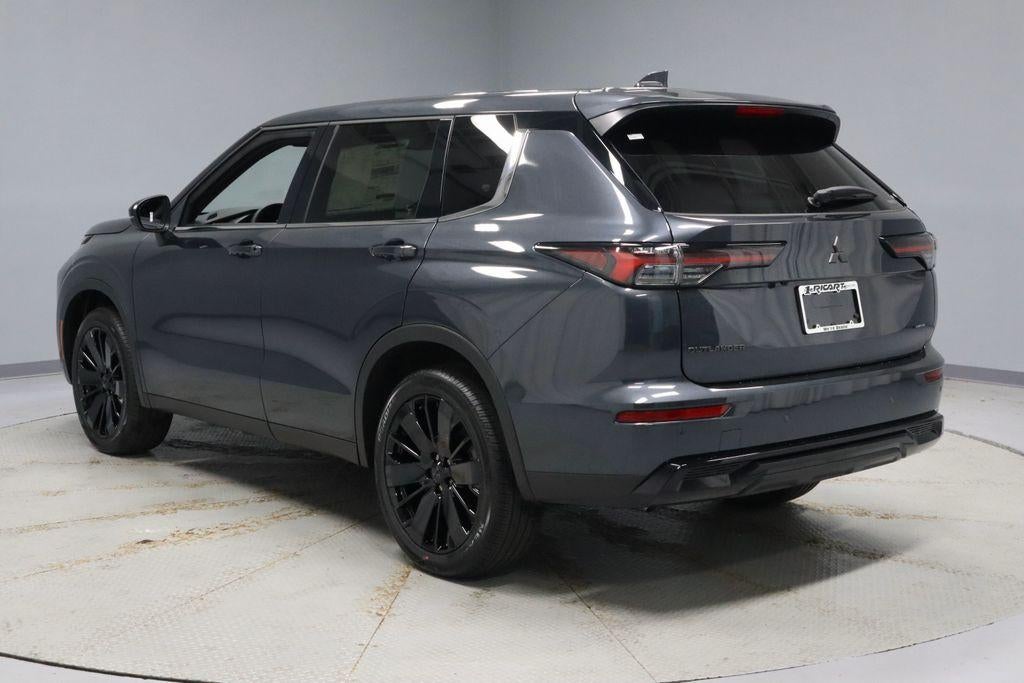 2026 Mitsubishi Outlander LE