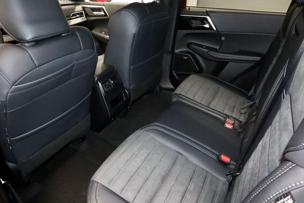 2026 Mitsubishi Outlander LE