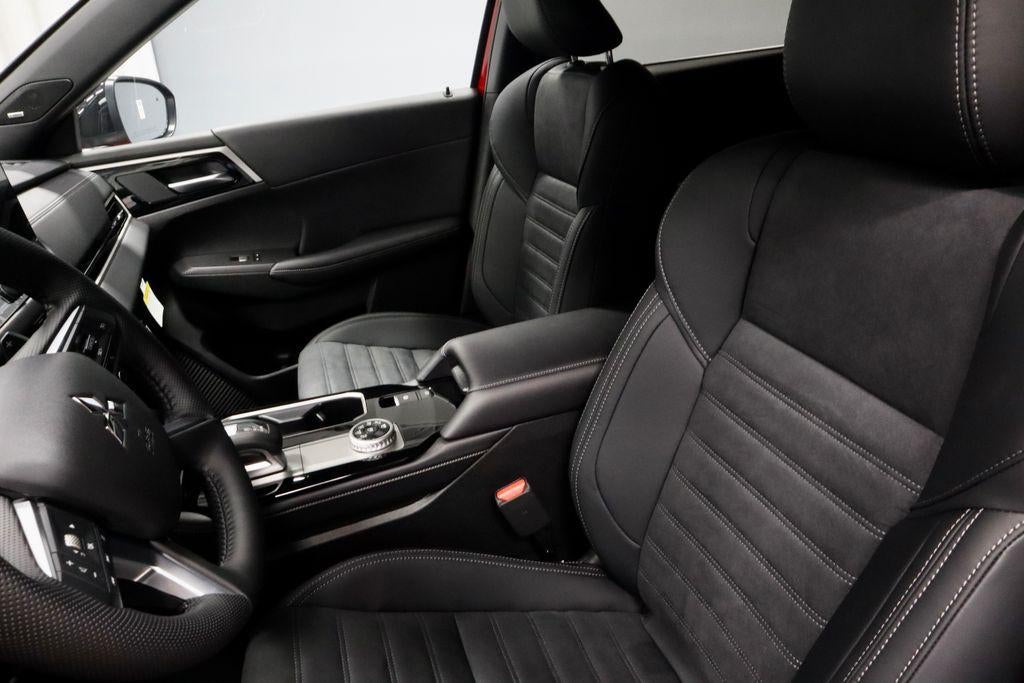 2026 Mitsubishi Outlander LE