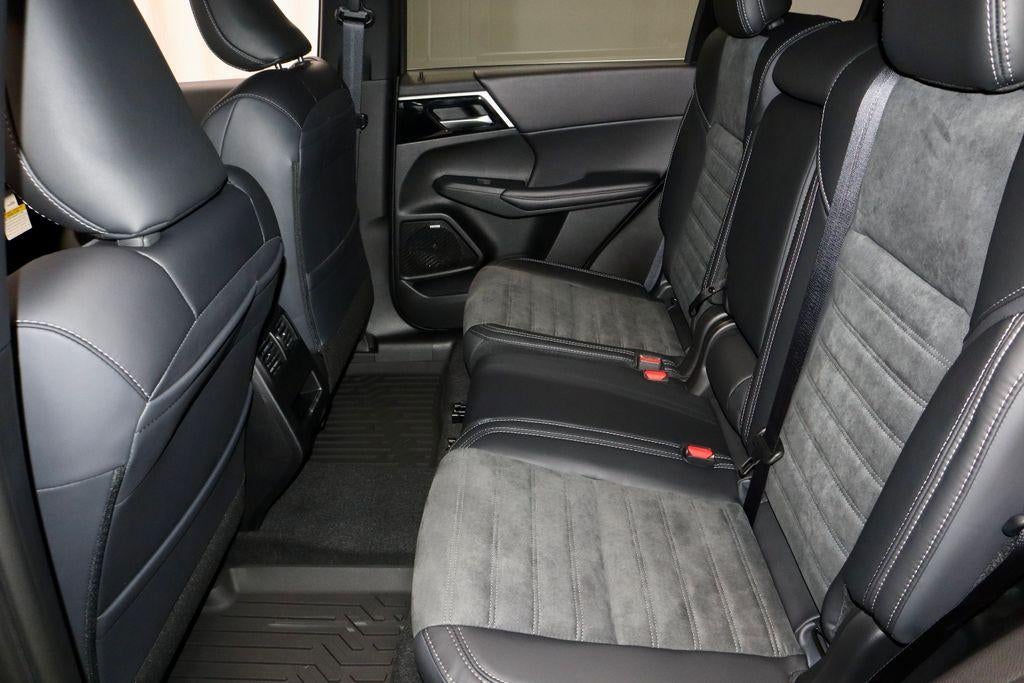 2026 Mitsubishi Outlander LE