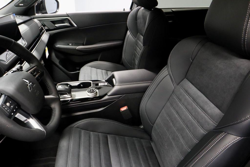 2026 Mitsubishi Outlander LE