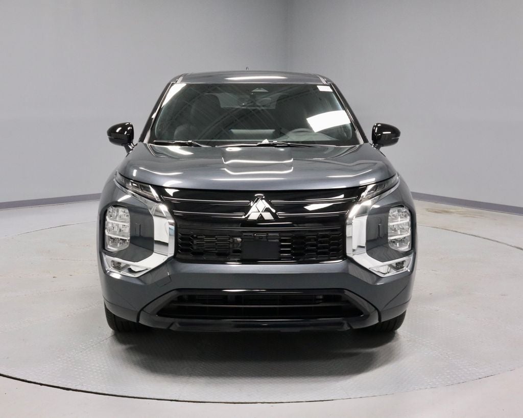 2026 Mitsubishi Outlander LE