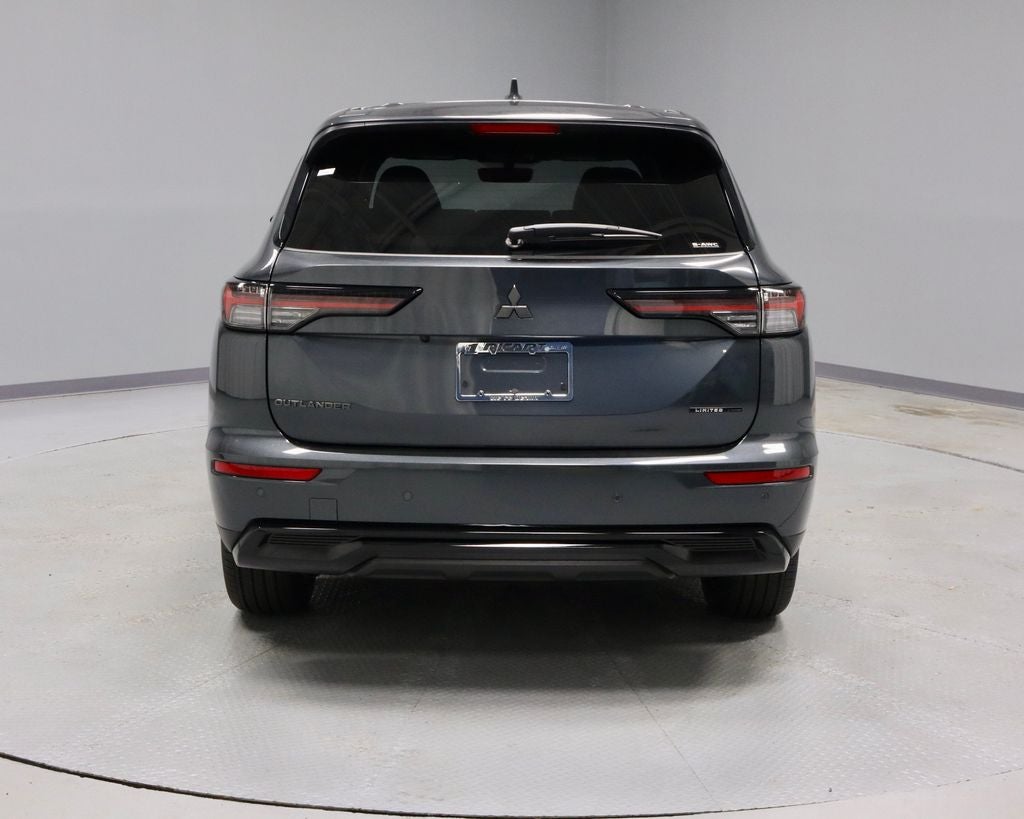 2026 Mitsubishi Outlander LE