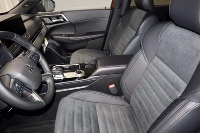 2026 Mitsubishi Outlander LE