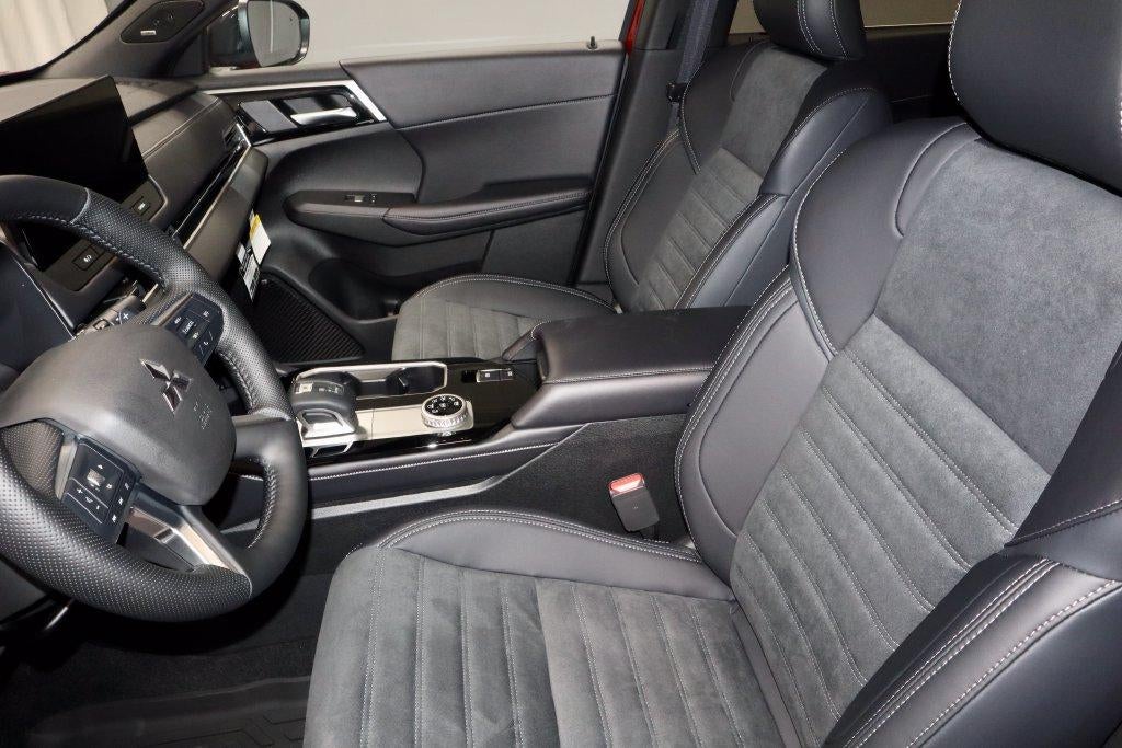 2026 Mitsubishi Outlander LE