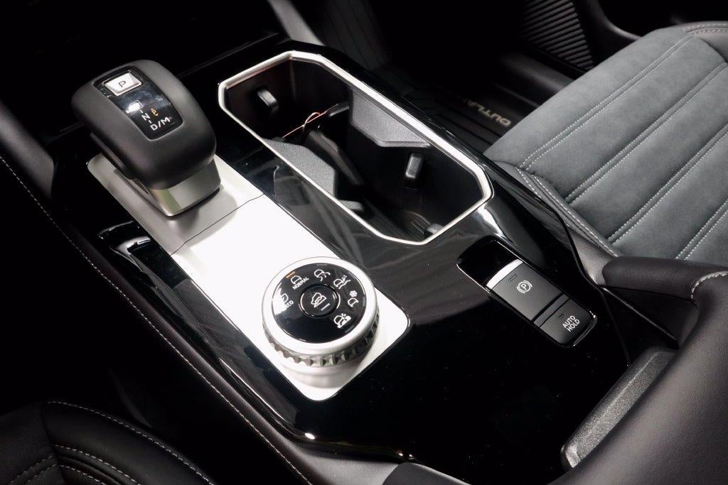 2026 Mitsubishi Outlander LE