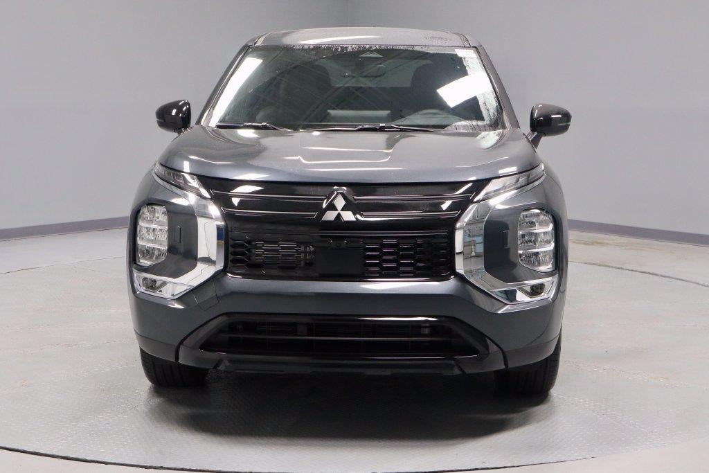 2026 Mitsubishi Outlander LE