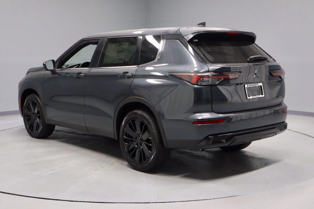 2026 Mitsubishi Outlander LE