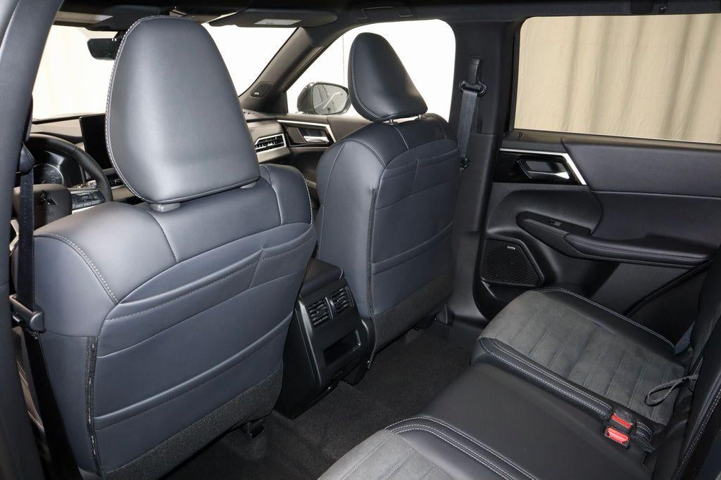 2026 Mitsubishi Outlander LE