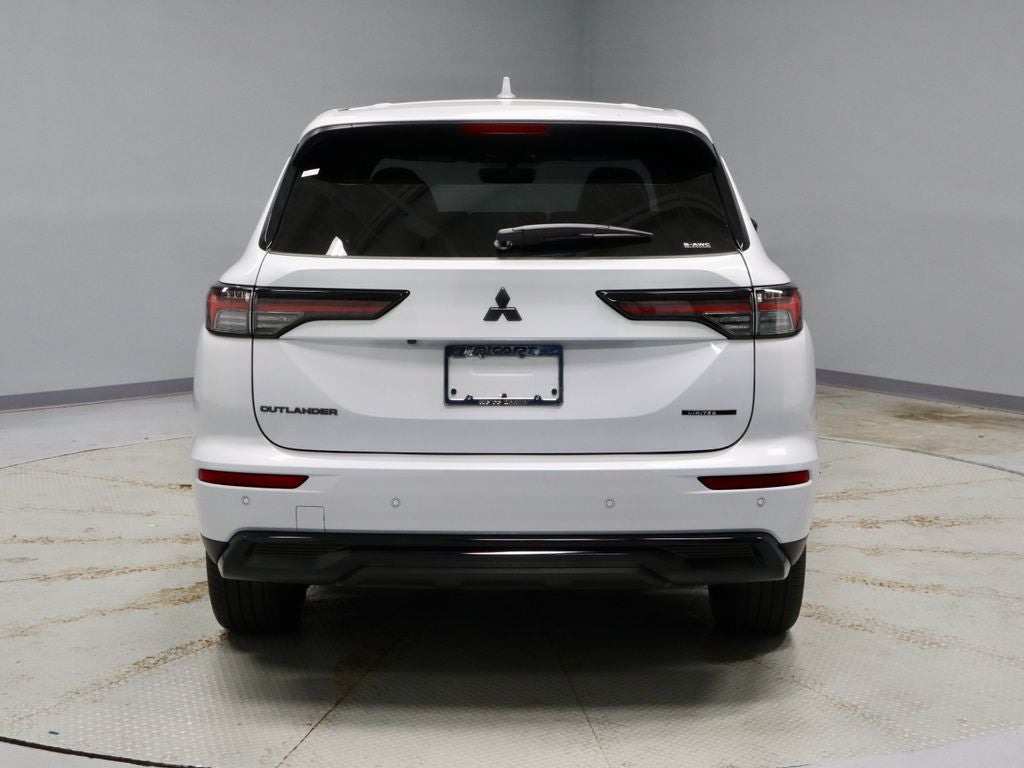 2026 Mitsubishi Outlander LE