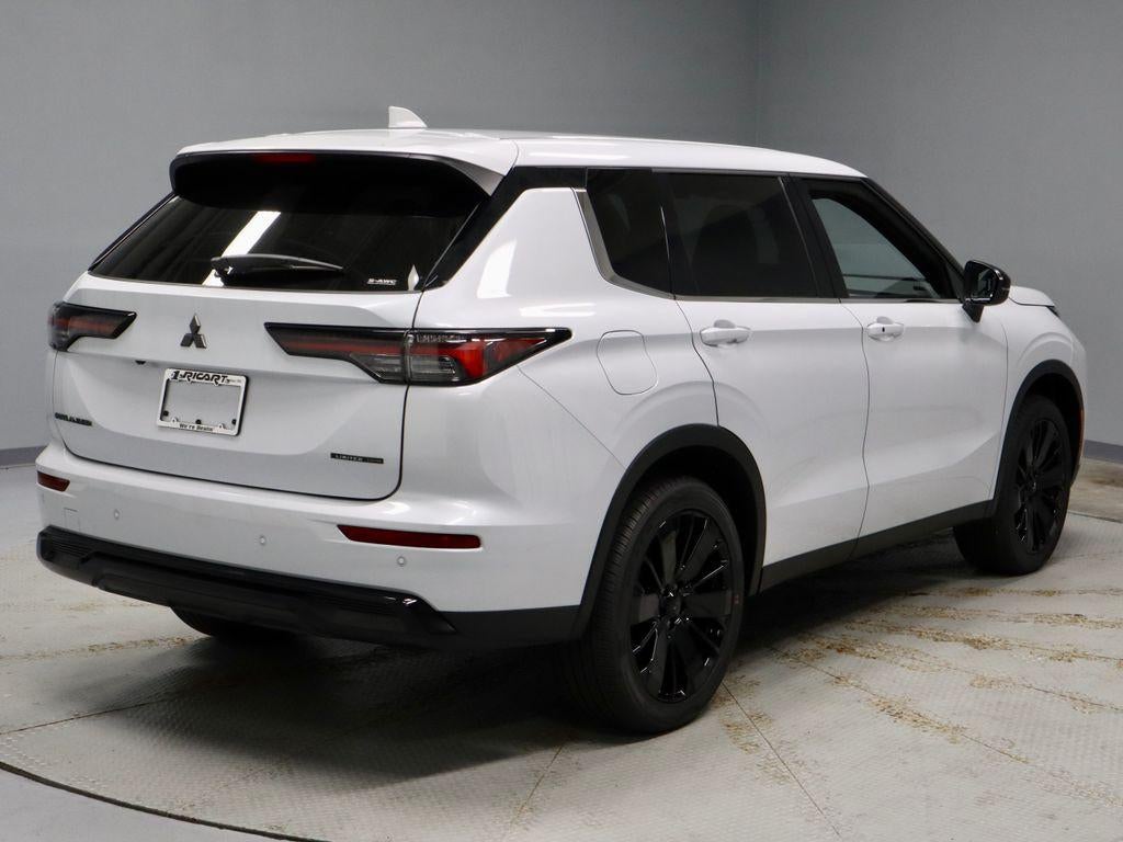2026 Mitsubishi Outlander LE
