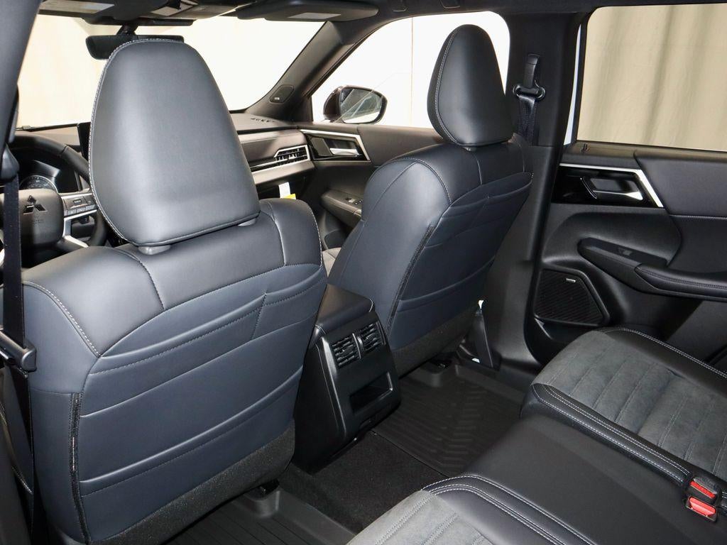 2026 Mitsubishi Outlander LE