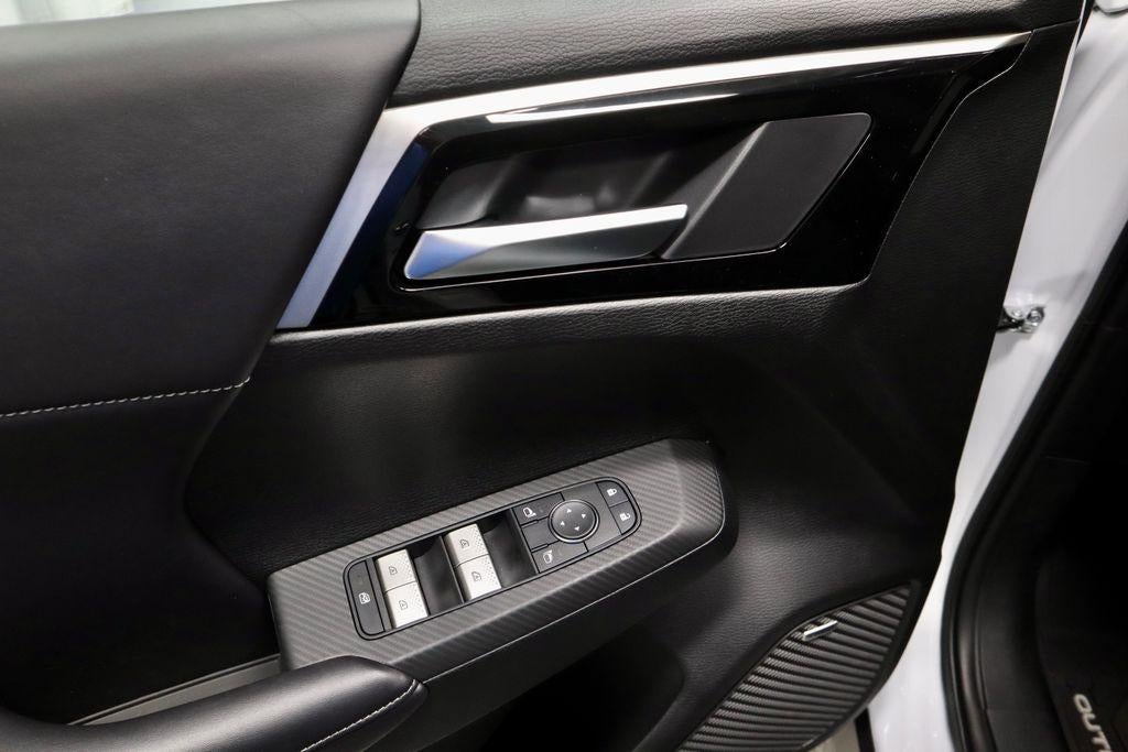 2026 Mitsubishi Outlander LE