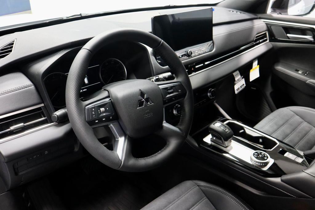 2026 Mitsubishi Outlander LE