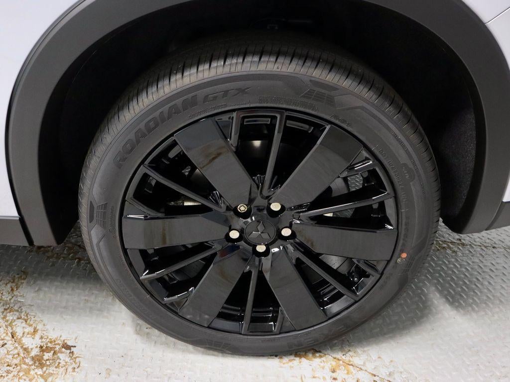2026 Mitsubishi Outlander LE