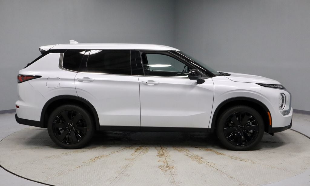 2026 Mitsubishi Outlander LE