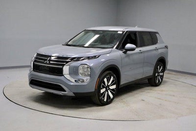 2026 Mitsubishi Outlander SE