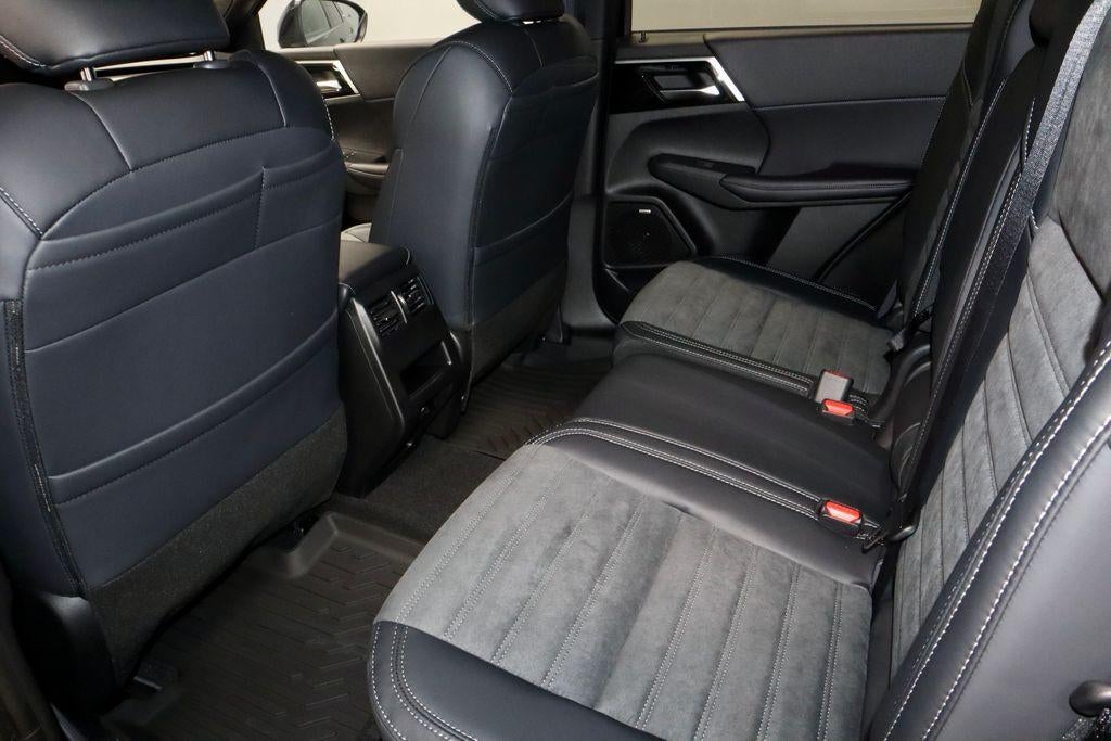 2026 Mitsubishi Outlander LE