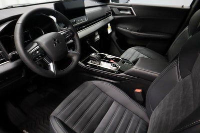 2026 Mitsubishi Outlander LE