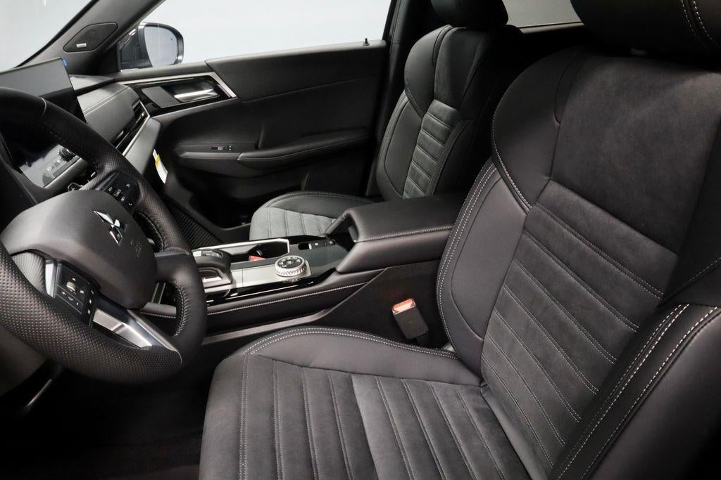 2026 Mitsubishi Outlander LE