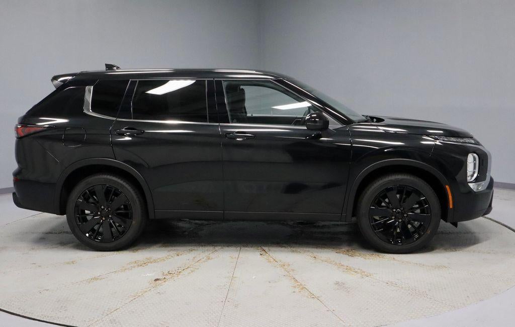 2026 Mitsubishi Outlander LE