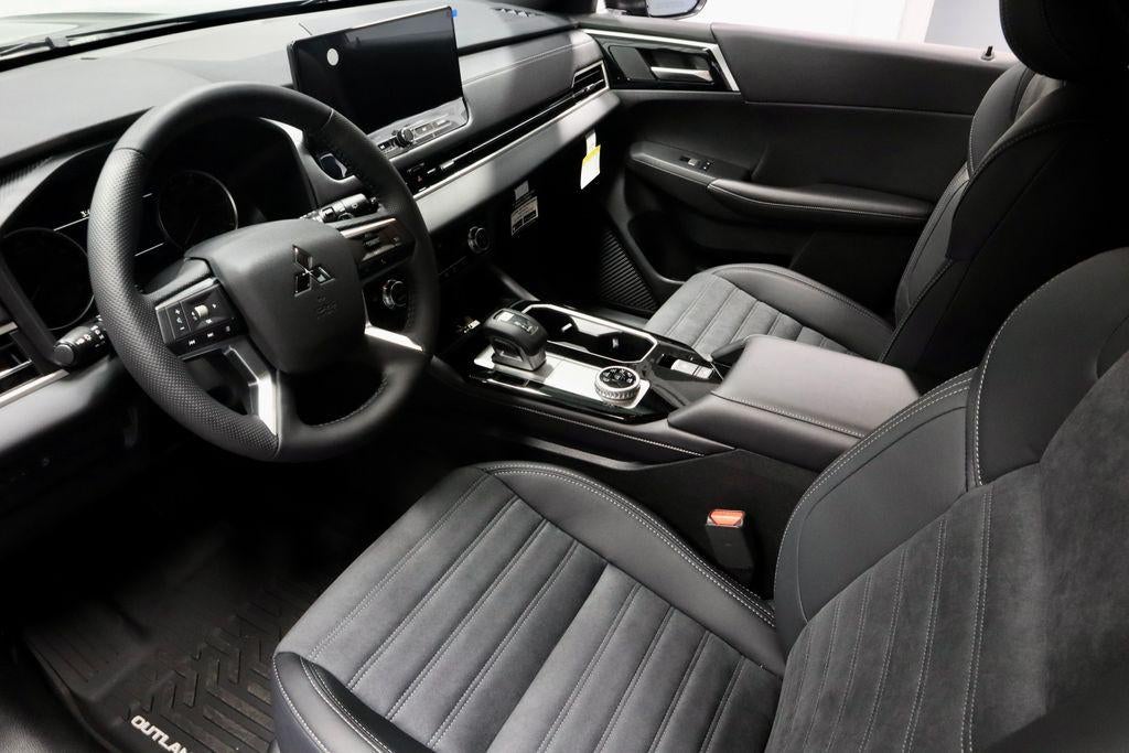 2026 Mitsubishi Outlander LE