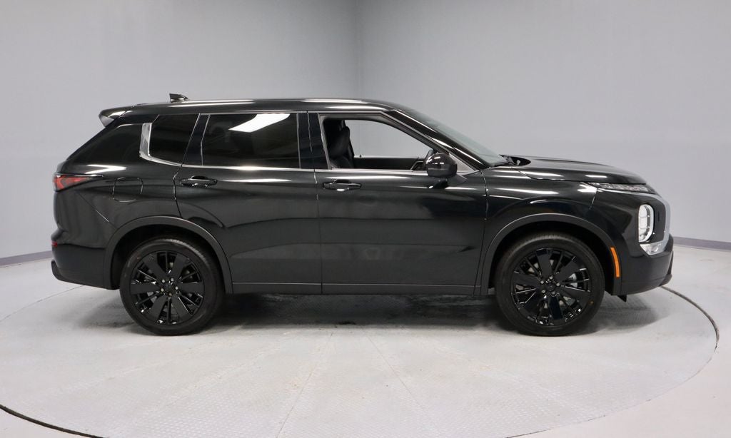 2026 Mitsubishi Outlander LE