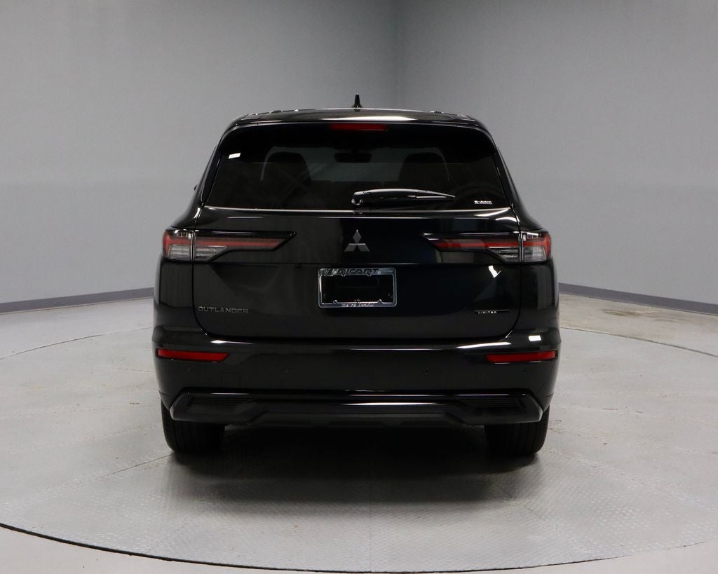 2026 Mitsubishi Outlander LE