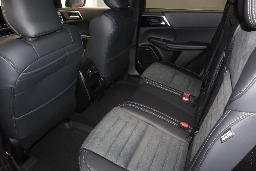 2026 Mitsubishi Outlander LE
