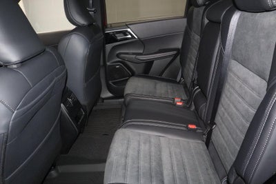 2026 Mitsubishi Outlander LE