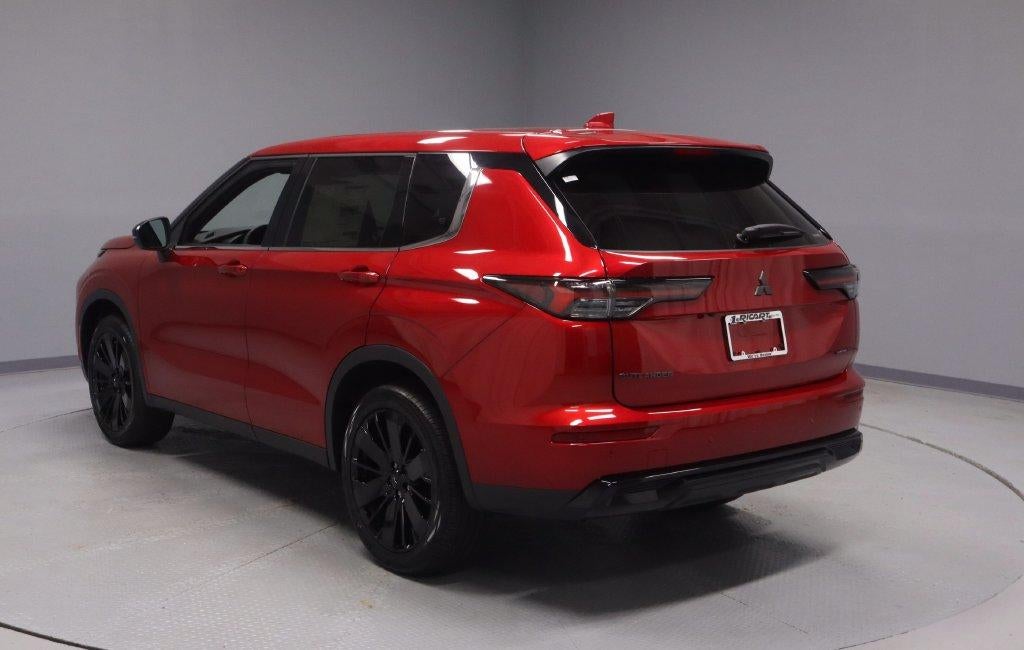 2026 Mitsubishi Outlander LE